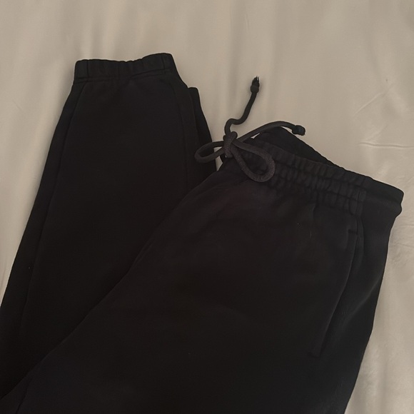 Aritzia Boyfriend Jogger - Picture 3 of 4